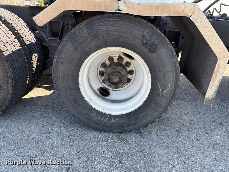 image for item EX4027 2014 Kenworth T800 semi truck