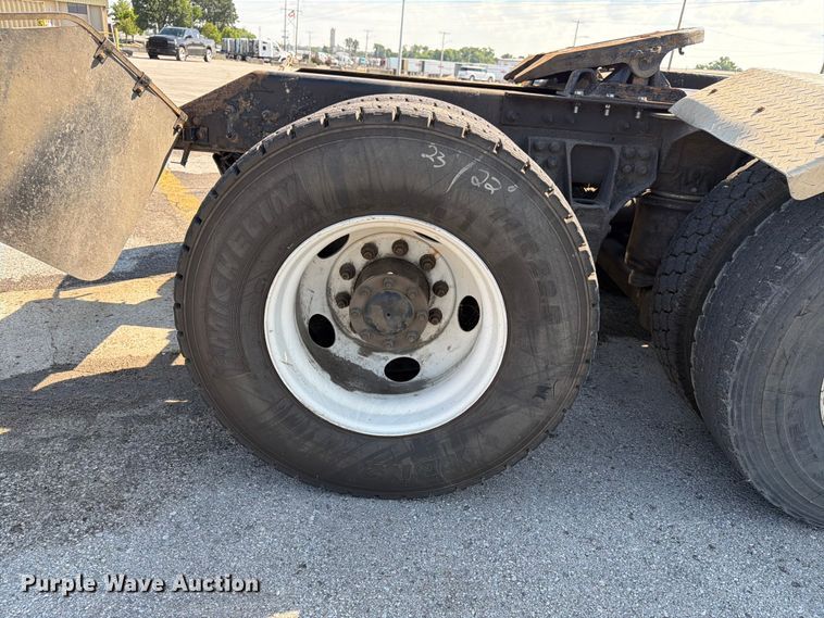 image for item EX4027 2014 Kenworth T800 semi truck