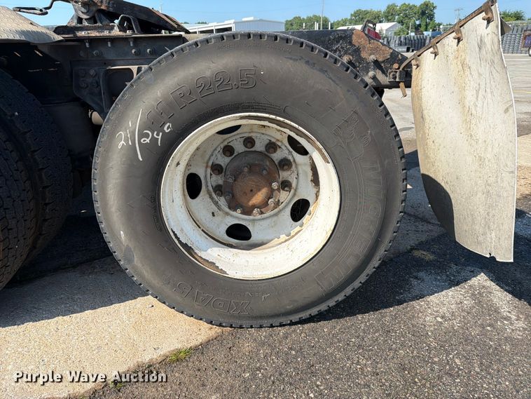 image for item EX4027 2014 Kenworth T800 semi truck
