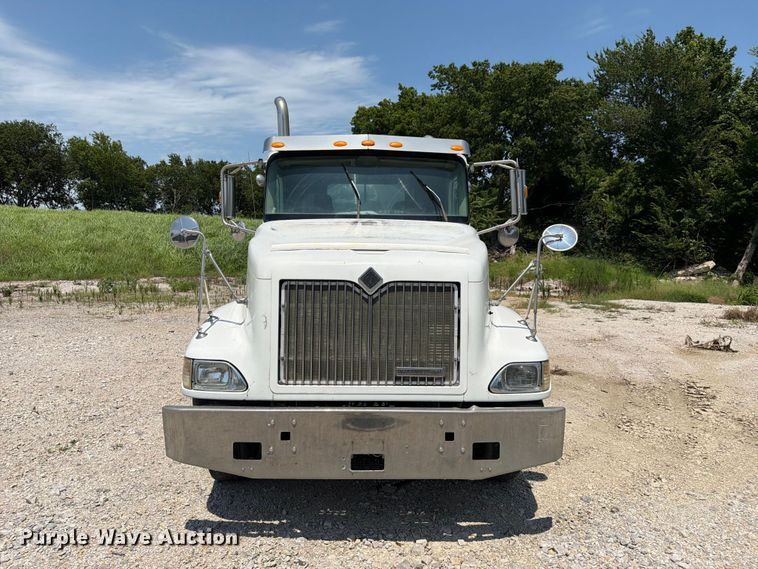 image for item EX4038 2001 International 9400i vacuum truck