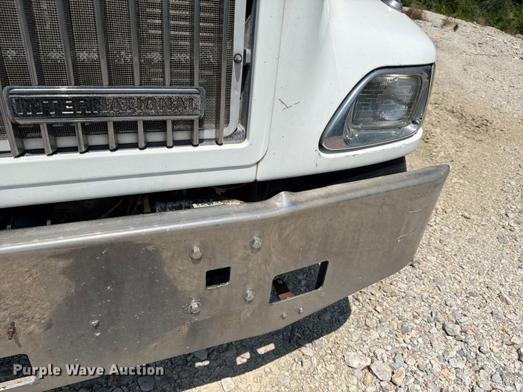 image for item EX4038 2001 International 9400i vacuum truck