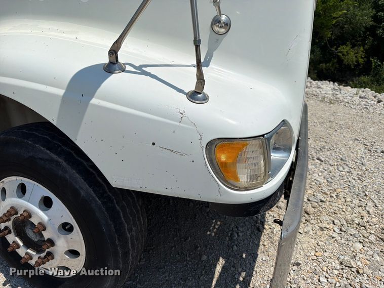 image for item EX4038 2001 International 9400i vacuum truck