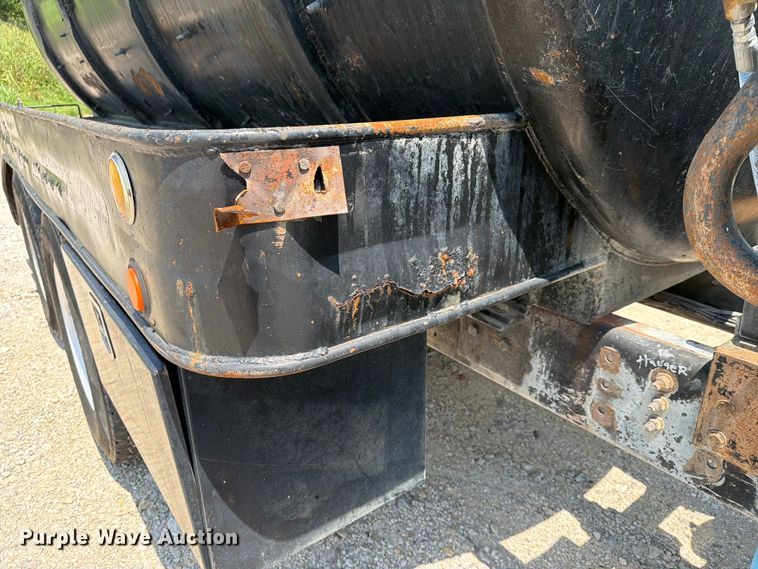 image for item EX4038 2001 International 9400i vacuum truck