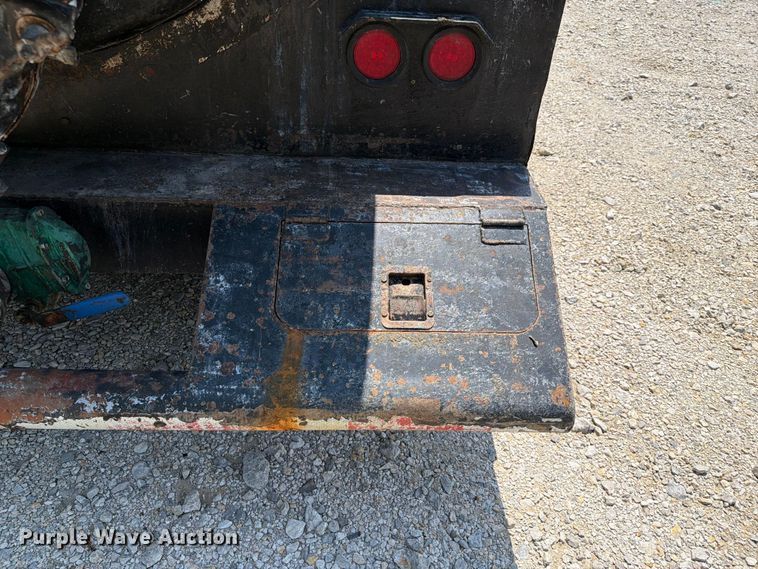 image for item EX4038 2001 International 9400i vacuum truck