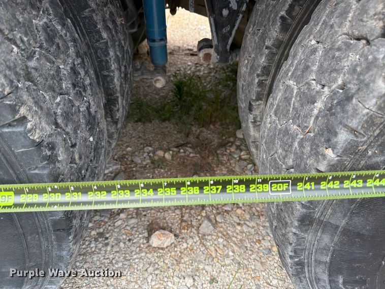 image for item EX4038 2001 International 9400i vacuum truck