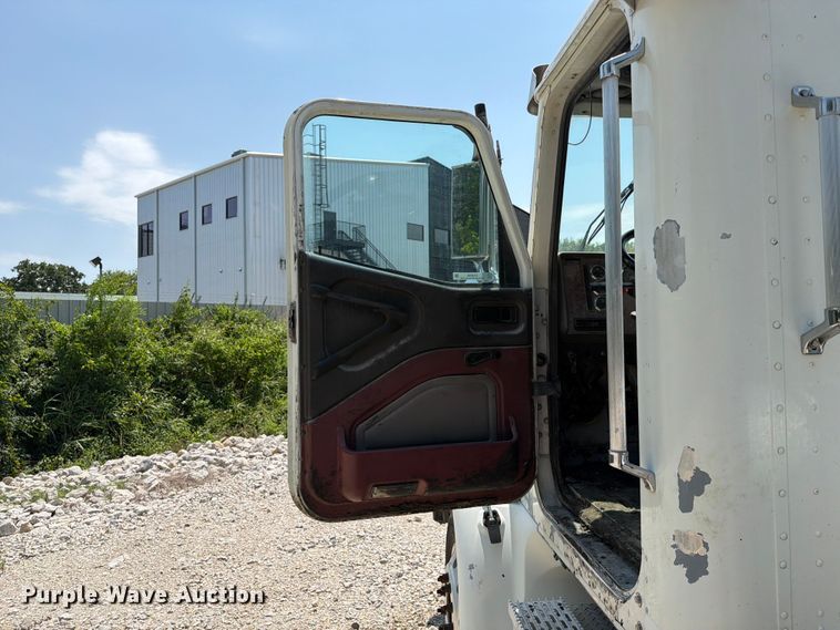 image for item EX4038 2001 International 9400i vacuum truck