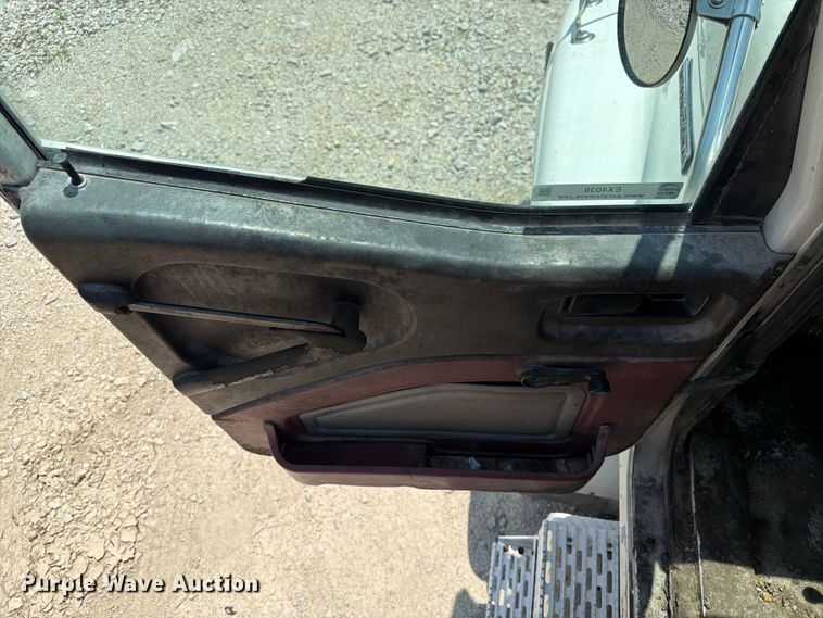 image for item EX4038 2001 International 9400i vacuum truck