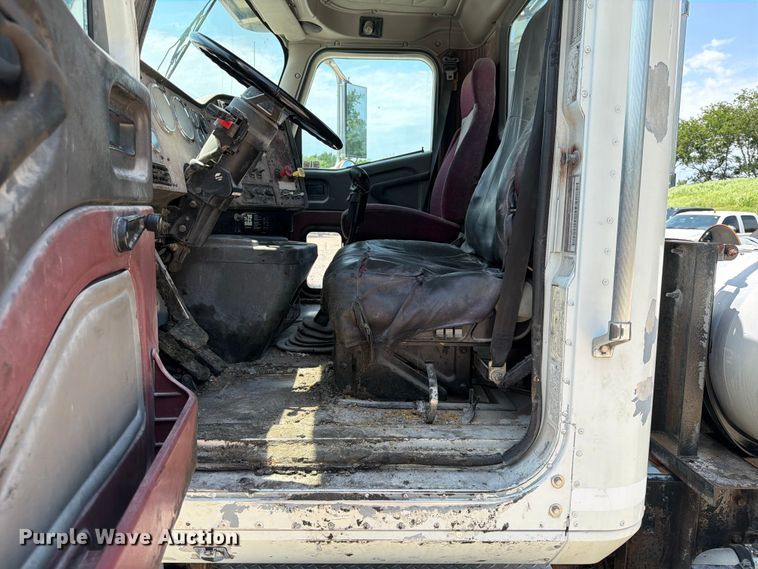 image for item EX4038 2001 International 9400i vacuum truck