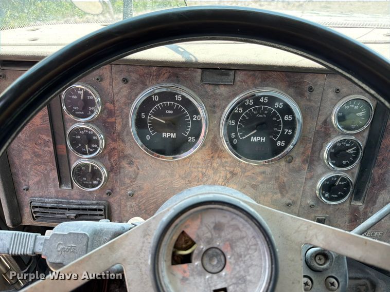 image for item EX4038 2001 International 9400i vacuum truck