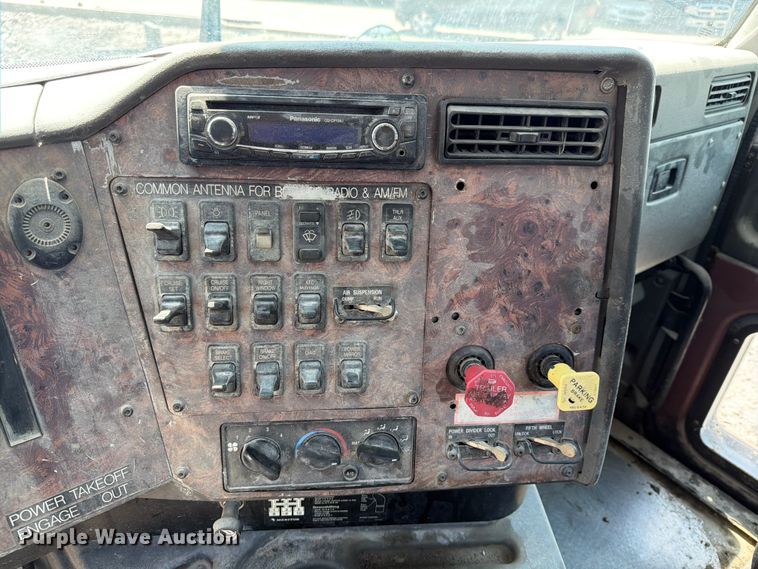 image for item EX4038 2001 International 9400i vacuum truck
