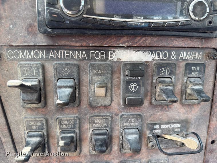 image for item EX4038 2001 International 9400i vacuum truck