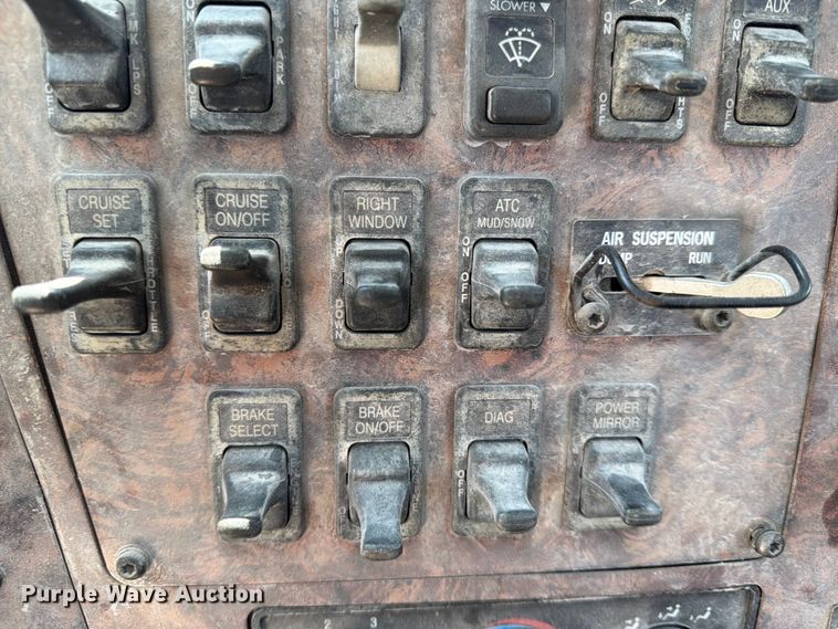 image for item EX4038 2001 International 9400i vacuum truck