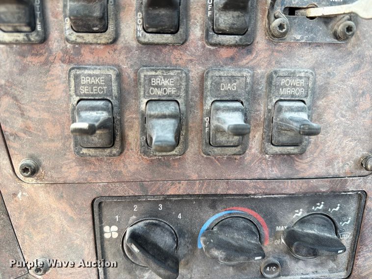 image for item EX4038 2001 International 9400i vacuum truck