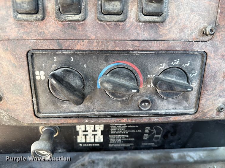 image for item EX4038 2001 International 9400i vacuum truck