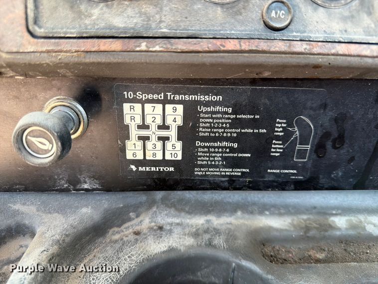 image for item EX4038 2001 International 9400i vacuum truck
