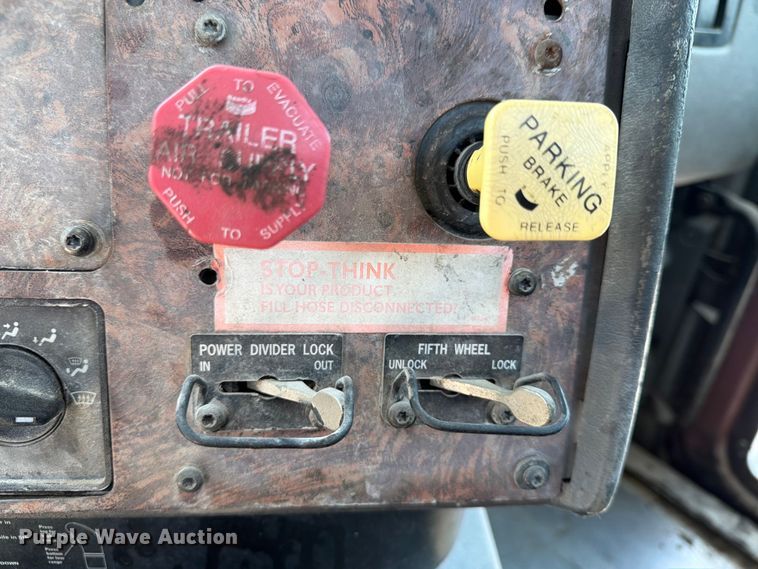 image for item EX4038 2001 International 9400i vacuum truck