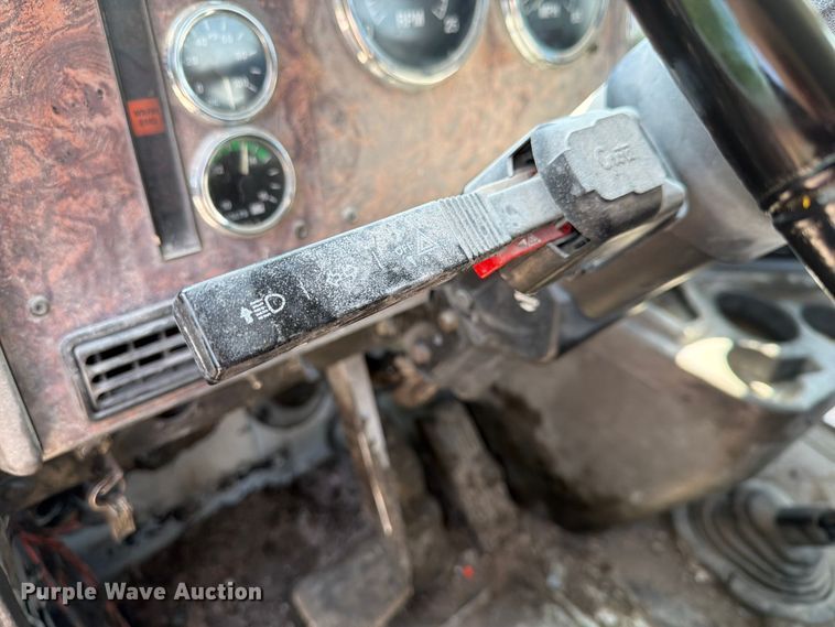 image for item EX4038 2001 International 9400i vacuum truck