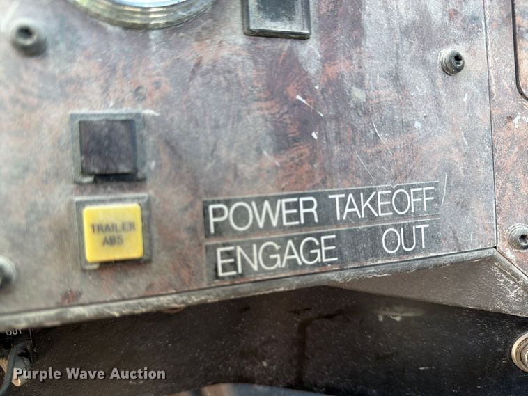 image for item EX4038 2001 International 9400i vacuum truck