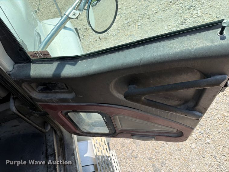 image for item EX4038 2001 International 9400i vacuum truck