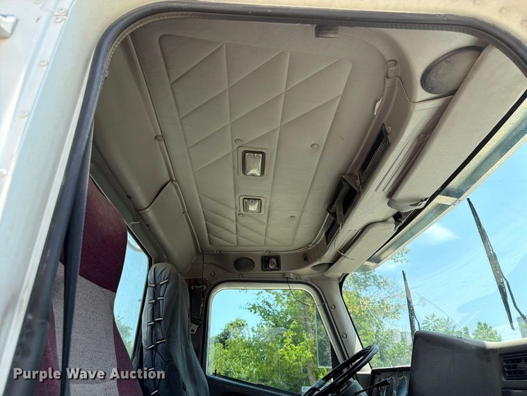 image for item EX4038 2001 International 9400i vacuum truck