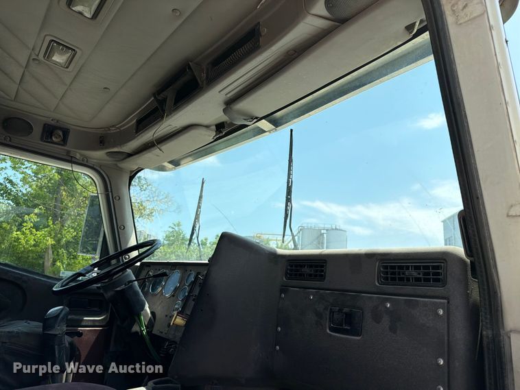 image for item EX4038 2001 International 9400i vacuum truck