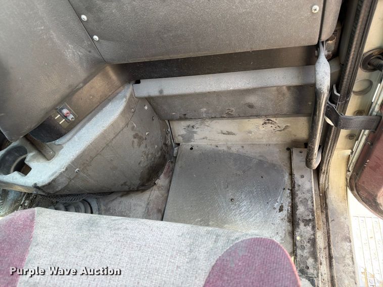 image for item EX4038 2001 International 9400i vacuum truck