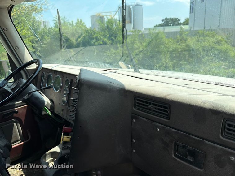 image for item EX4038 2001 International 9400i vacuum truck