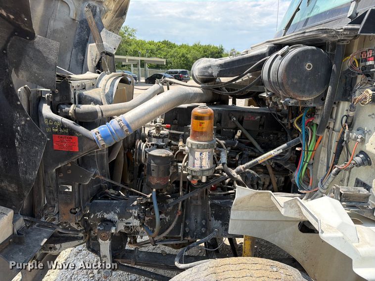 image for item EX4038 2001 International 9400i vacuum truck