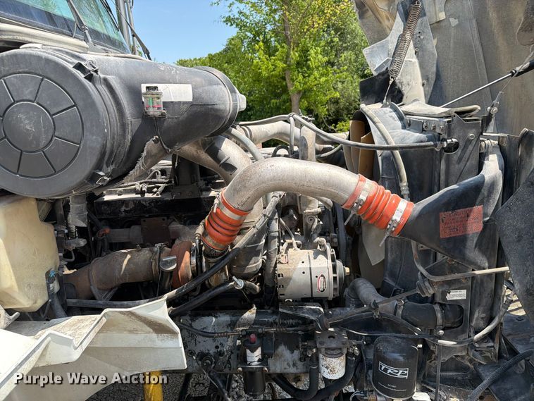 image for item EX4038 2001 International 9400i vacuum truck