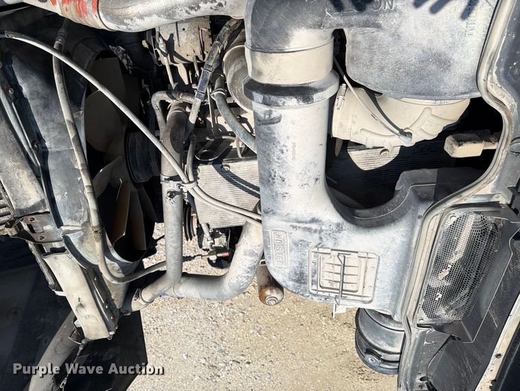 image for item EX4038 2001 International 9400i vacuum truck