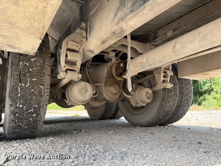 image for item EX4038 2001 International 9400i vacuum truck