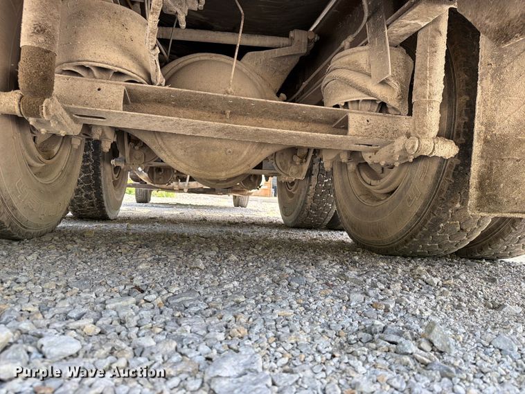 image for item EX4038 2001 International 9400i vacuum truck