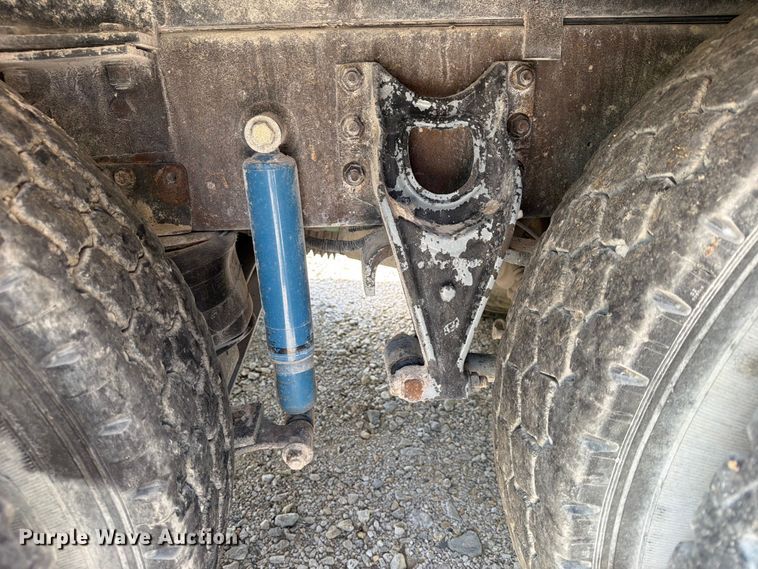 image for item EX4038 2001 International 9400i vacuum truck