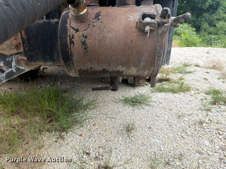 image for item EX4038 2001 International 9400i vacuum truck