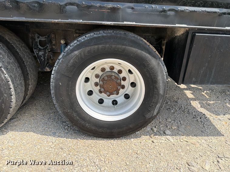 image for item EX4038 2001 International 9400i vacuum truck
