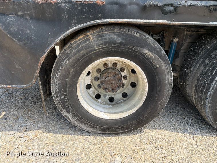 image for item EX4038 2001 International 9400i vacuum truck