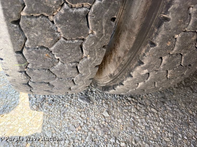 image for item EX4038 2001 International 9400i vacuum truck