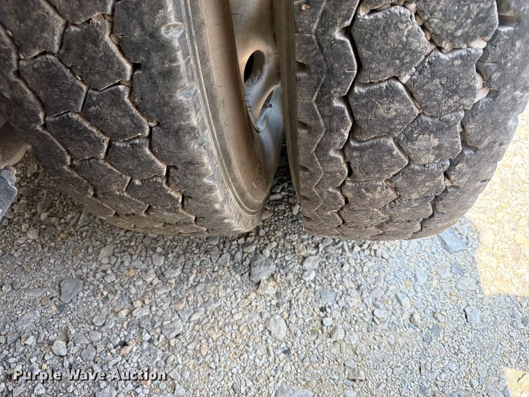 image for item EX4038 2001 International 9400i vacuum truck