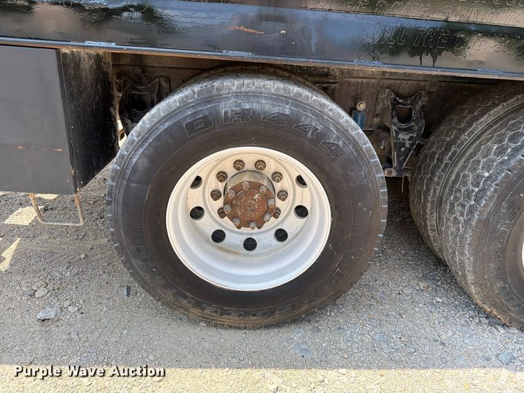 image for item EX4038 2001 International 9400i vacuum truck