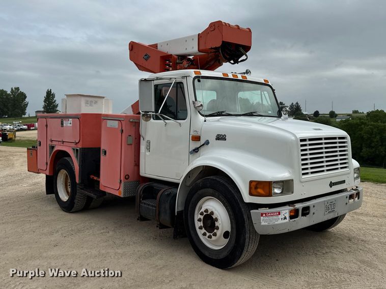 image for item FB5736 1998 International 4700 bucket truck