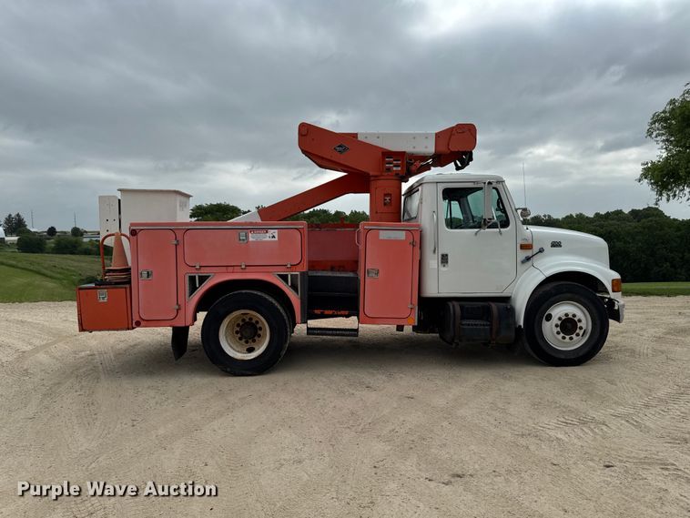 image for item FB5736 1998 International 4700 bucket truck