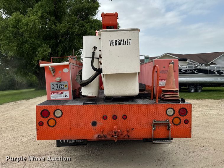 image for item FB5736 1998 International 4700 bucket truck
