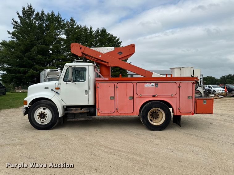 image for item FB5736 1998 International 4700 bucket truck