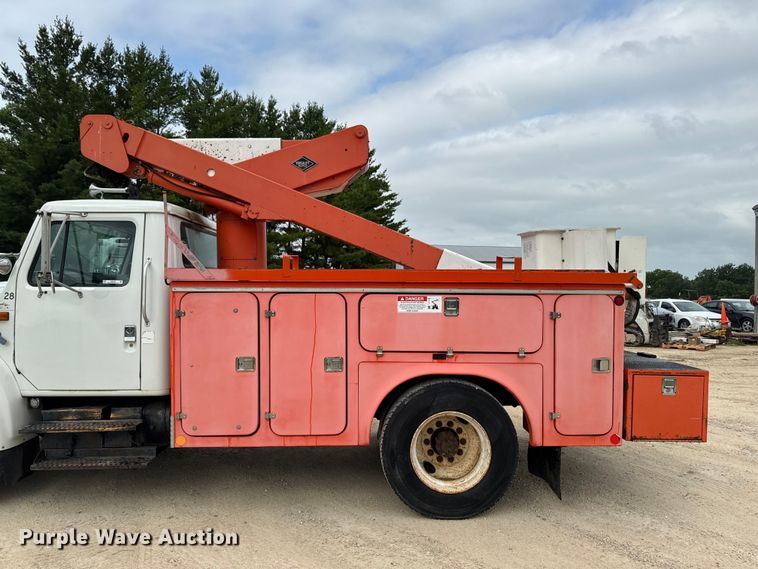 image for item FB5736 1998 International 4700 bucket truck