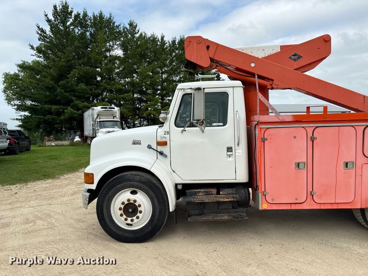 image for item FB5736 1998 International 4700 bucket truck