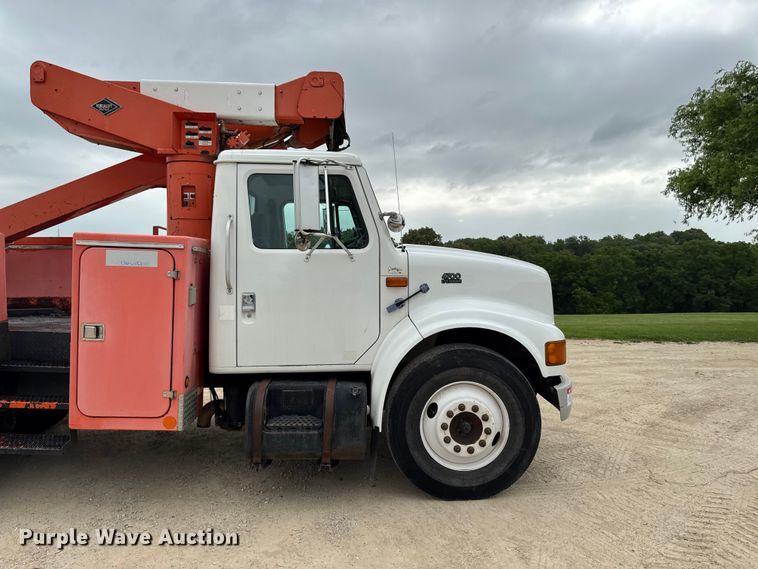 image for item FB5736 1998 International 4700 bucket truck