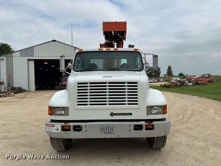 image for item FB5736 1998 International 4700 bucket truck
