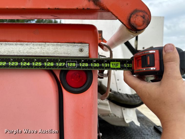 image for item FB5736 1998 International 4700 bucket truck