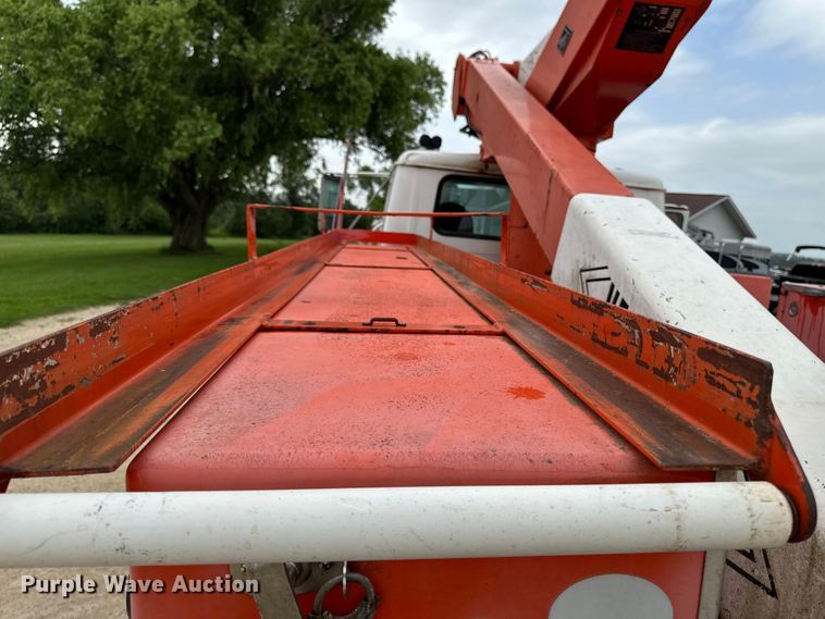 image for item FB5736 1998 International 4700 bucket truck