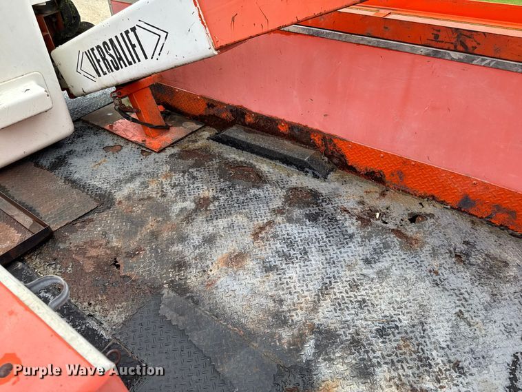 image for item FB5736 1998 International 4700 bucket truck